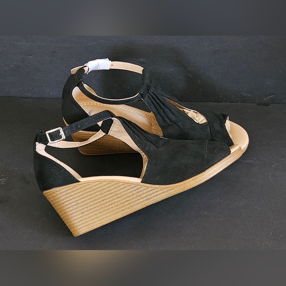 Journee Womens Kedzie Wedge Fuax Suede Strappy Peep Toe Sandals Black Size 7.5 - Picture 3 of 9